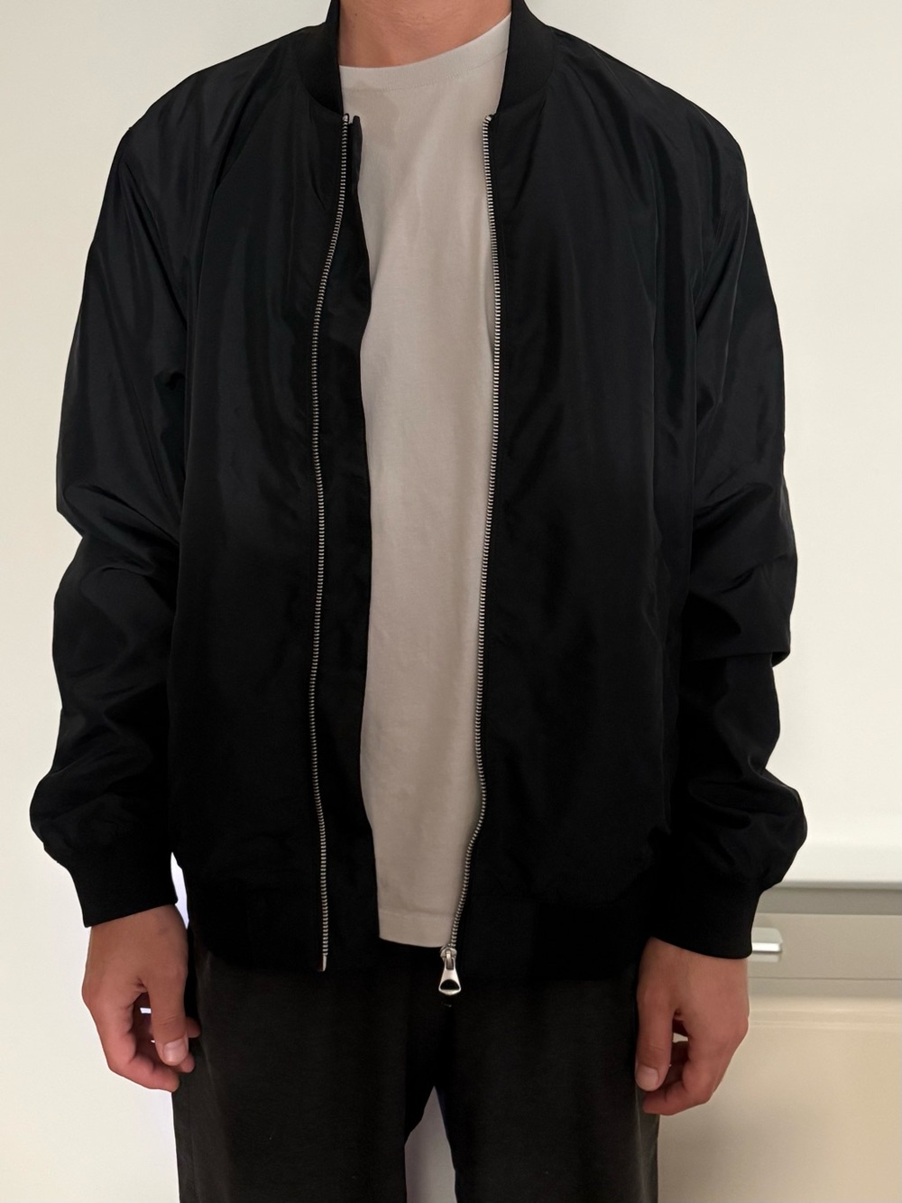 Men’s black bomber jacket